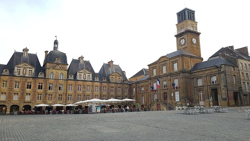 Immeubles, Place Ducale à Charleville-Mézières