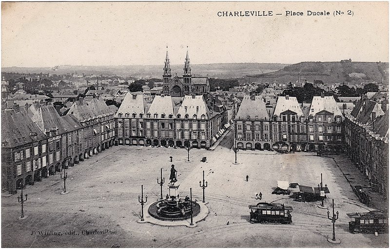 Immeubles, Place Ducale à Charleville-Mézières