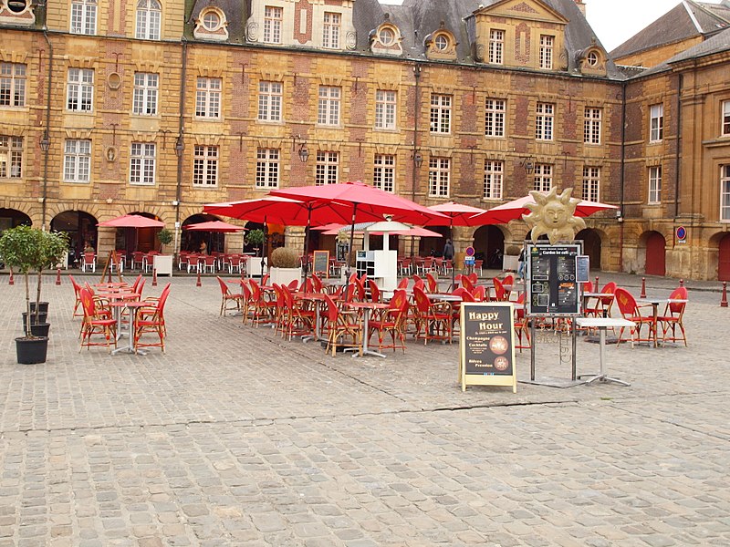 Immeubles, Place Ducale à Charleville-Mézières