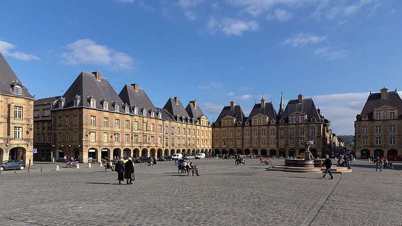 Immeubles, Place Ducale à Charleville-Mézières