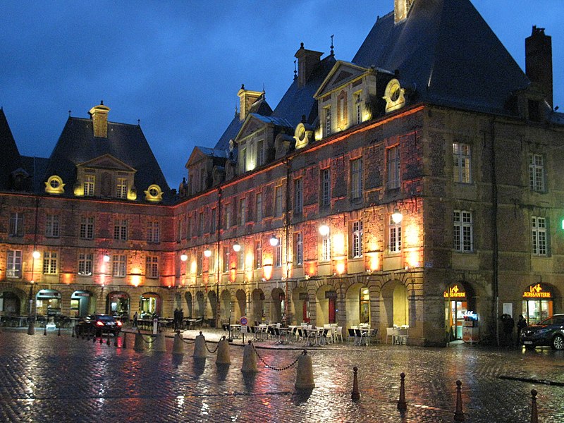 Immeubles, Place Ducale à Charleville-Mézières