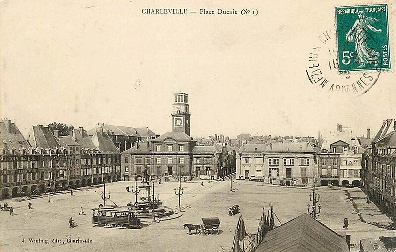 Immeubles, Place Ducale à Charleville-Mézières