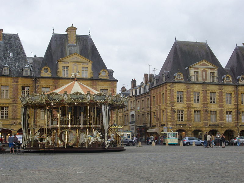 Immeubles, Place Ducale à Charleville-Mézières