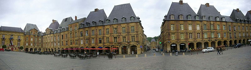 Immeubles, Place Ducale à Charleville-Mézières