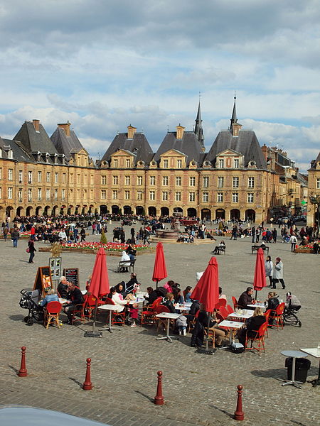 Immeubles, Place Ducale à Charleville-Mézières