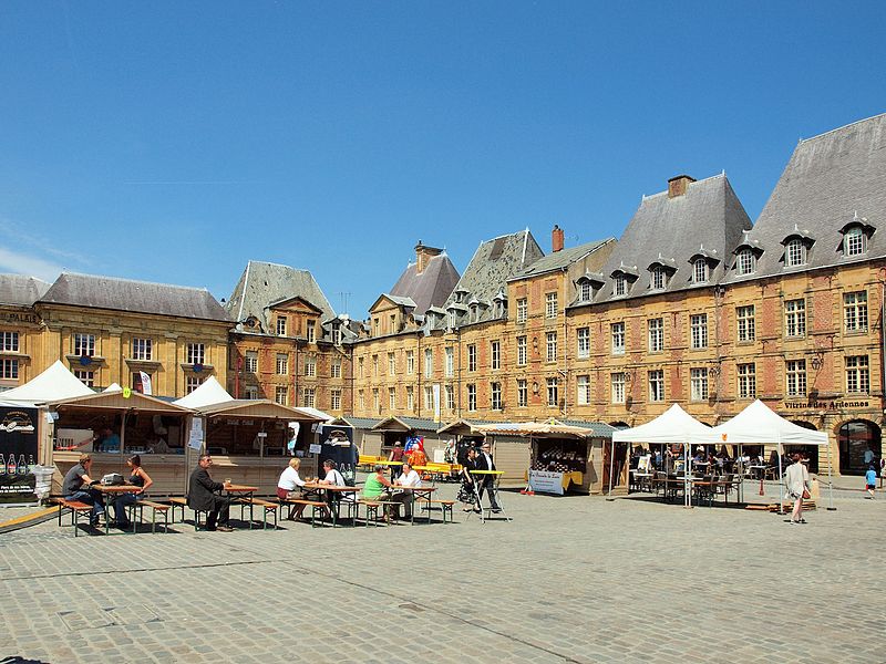 Immeubles, Place Ducale à Charleville-Mézières