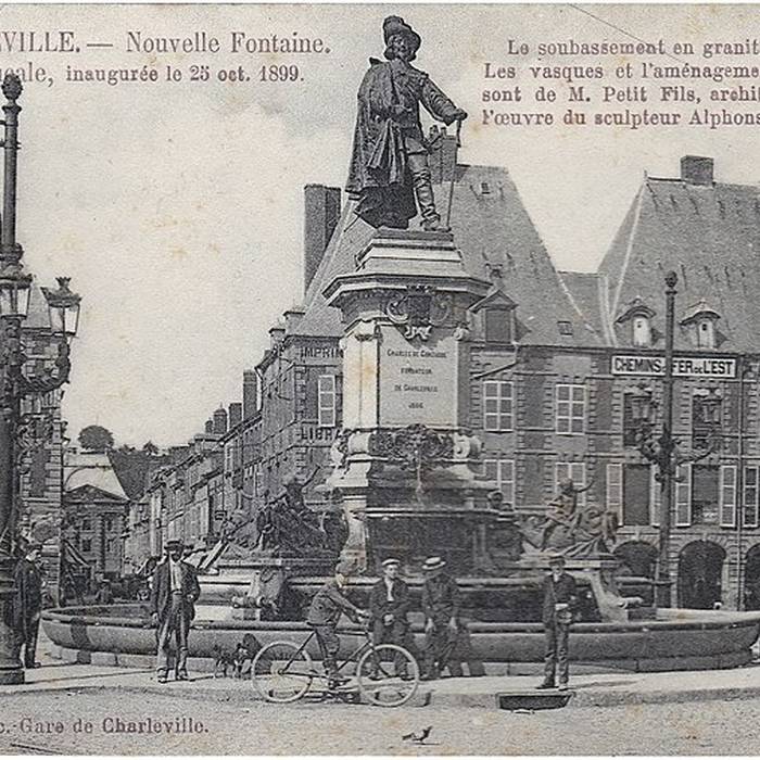 Photo de Immeubles, Place Ducale à Charleville-Mézières