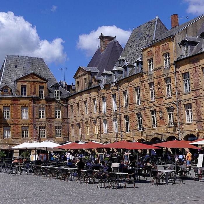 Photo de Immeubles, Place Ducale à Charleville-Mézières