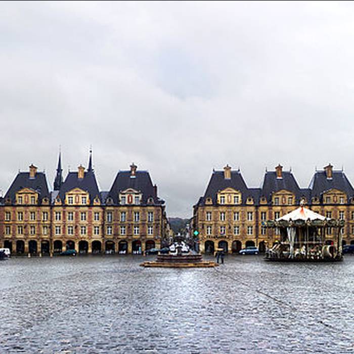 Photo de Immeubles, Place Ducale à Charleville-Mézières