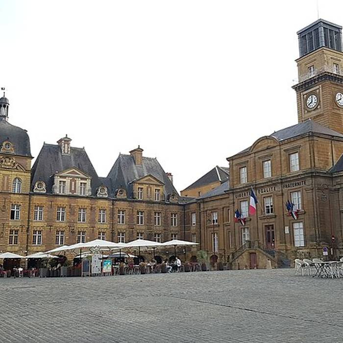 Photo de Immeubles, Place Ducale à Charleville-Mézières