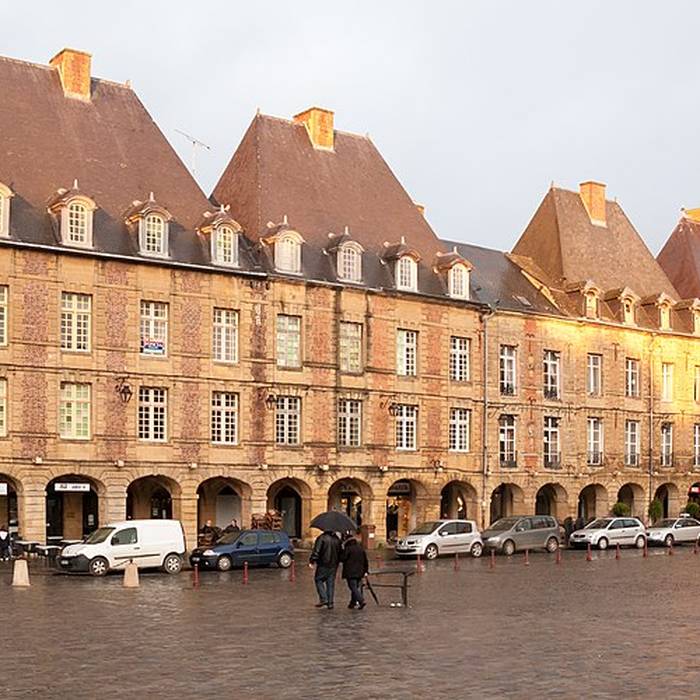 Photo de Immeubles, Place Ducale à Charleville-Mézières
