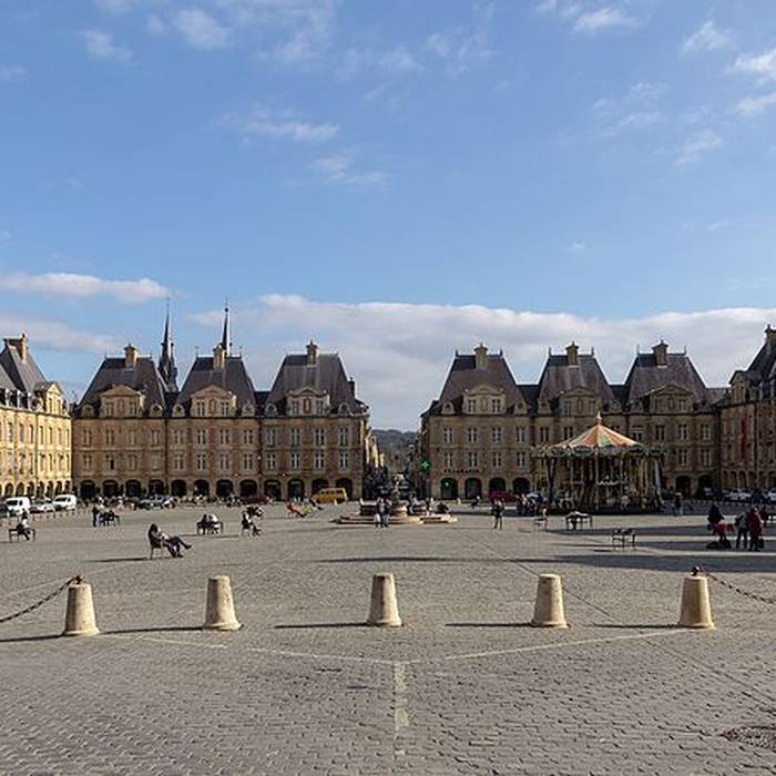 Photo de Immeubles, Place Ducale à Charleville-Mézières