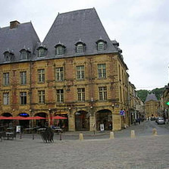 Photo de Immeubles, Place Ducale à Charleville-Mézières