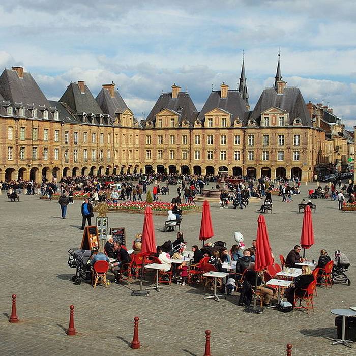 Photo de Immeubles, Place Ducale à Charleville-Mézières
