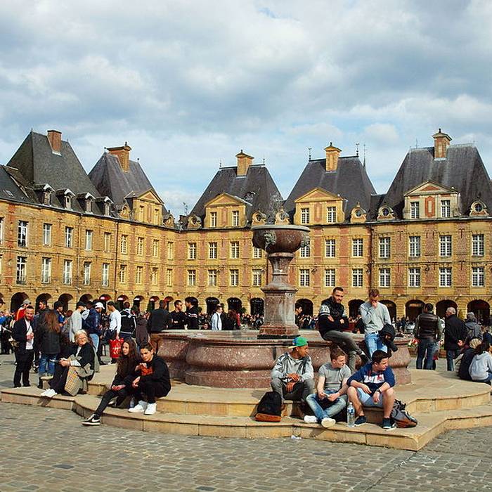 Photo de Immeubles, Place Ducale à Charleville-Mézières