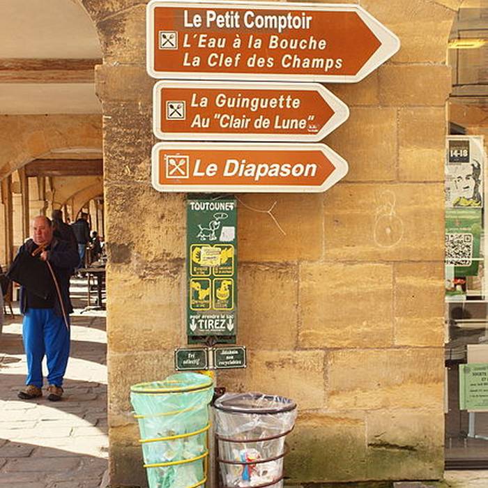 Photo de Immeubles, Place Ducale à Charleville-Mézières