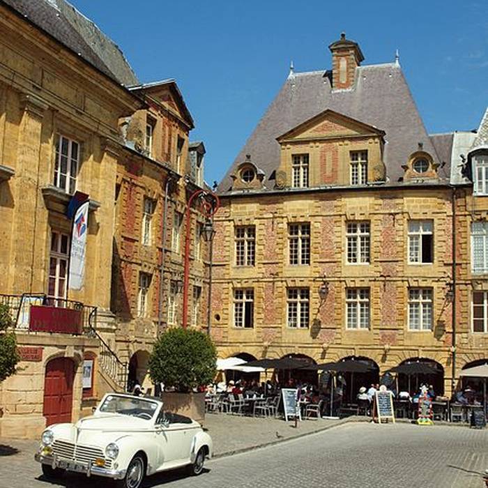 Photo de Immeubles, Place Ducale à Charleville-Mézières