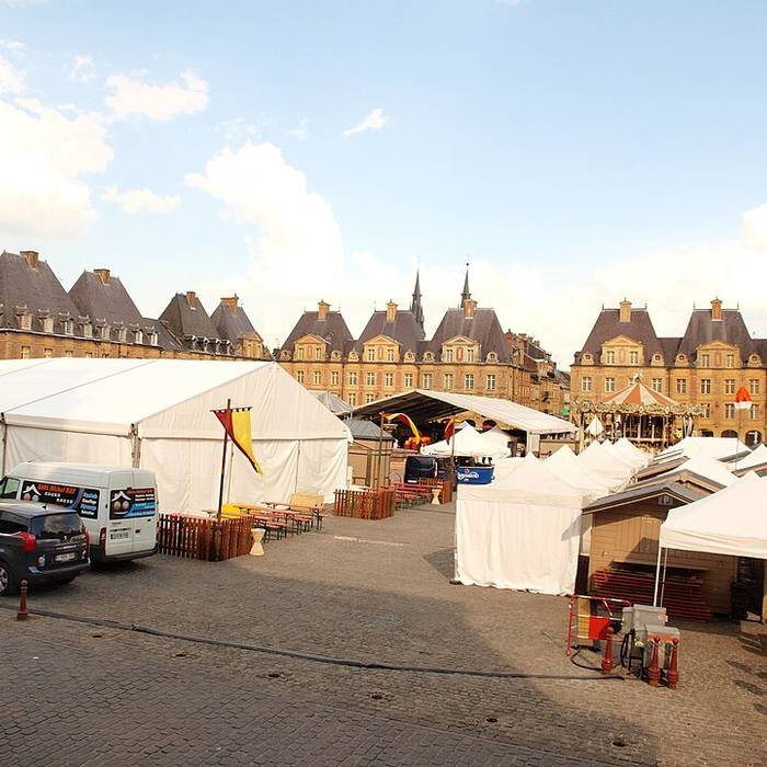 Photo de Immeubles, Place Ducale à Charleville-Mézières