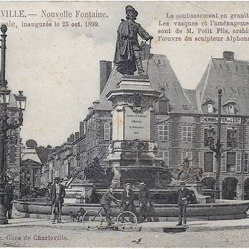 Immeubles, Place Ducale à Charleville-Mézières