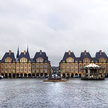 Immeubles, Place Ducale à Charleville-Mézières