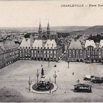 Immeubles, Place Ducale à Charleville-Mézières