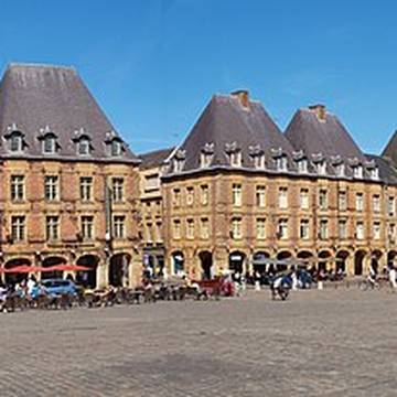 Immeubles, Place Ducale à Charleville-Mézières