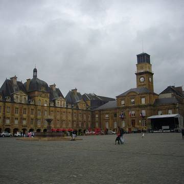 Immeubles, Place Ducale à Charleville-Mézières