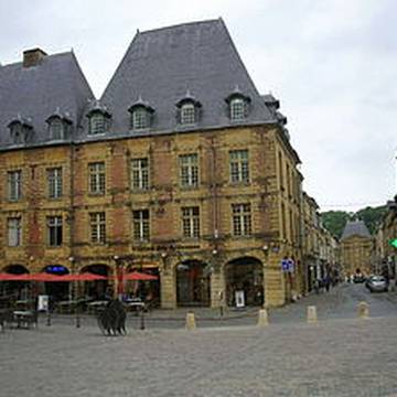 Immeubles, Place Ducale à Charleville-Mézières