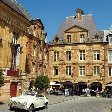 Immeubles, Place Ducale à Charleville-Mézières