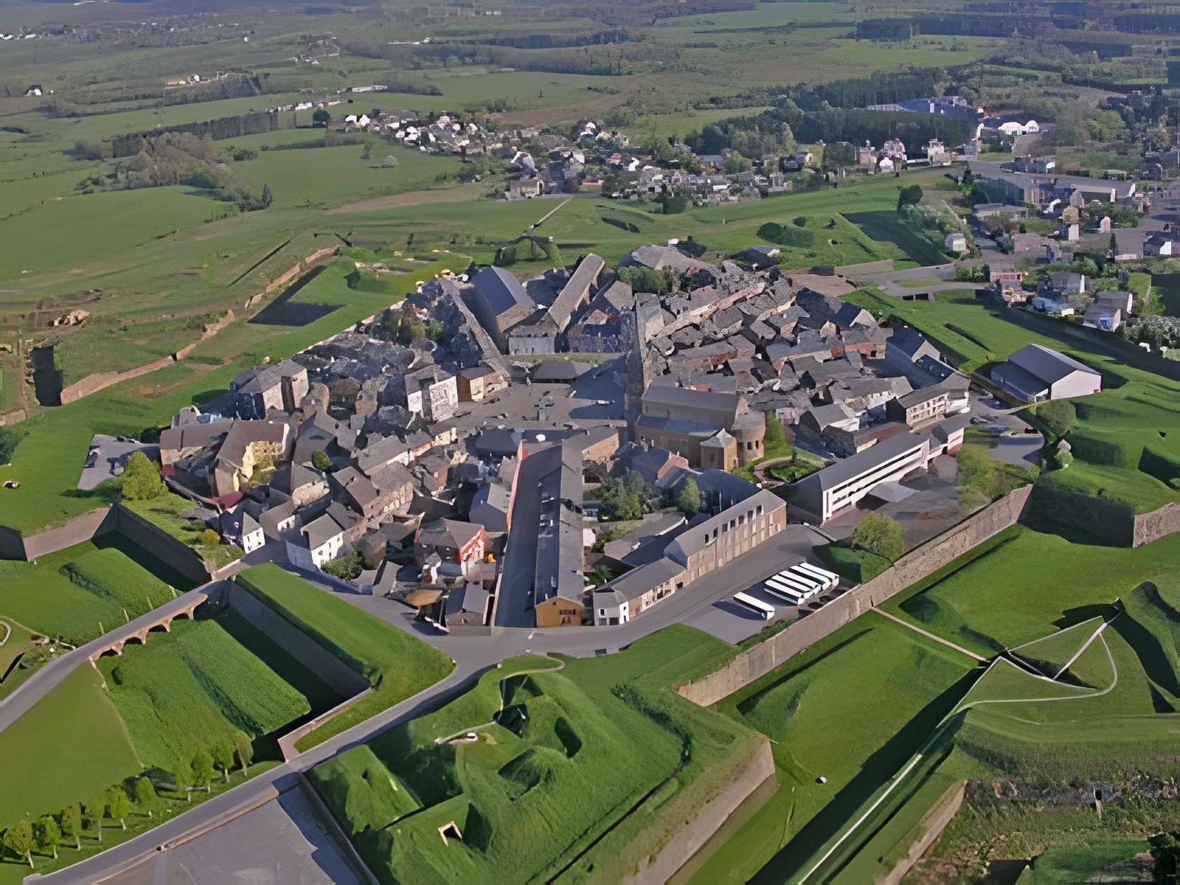 Fortifications de Rocroi vue aérienne