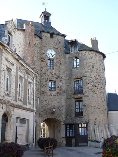 Photo de Fortifications et tour de l'horloge de Pouancé