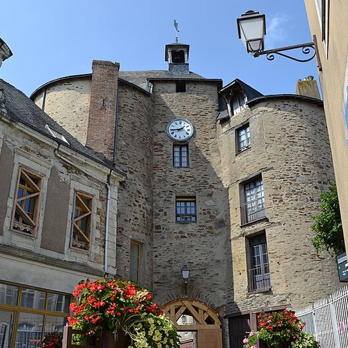 Photo de Fortifications et tour de lhorloge de Pouancé