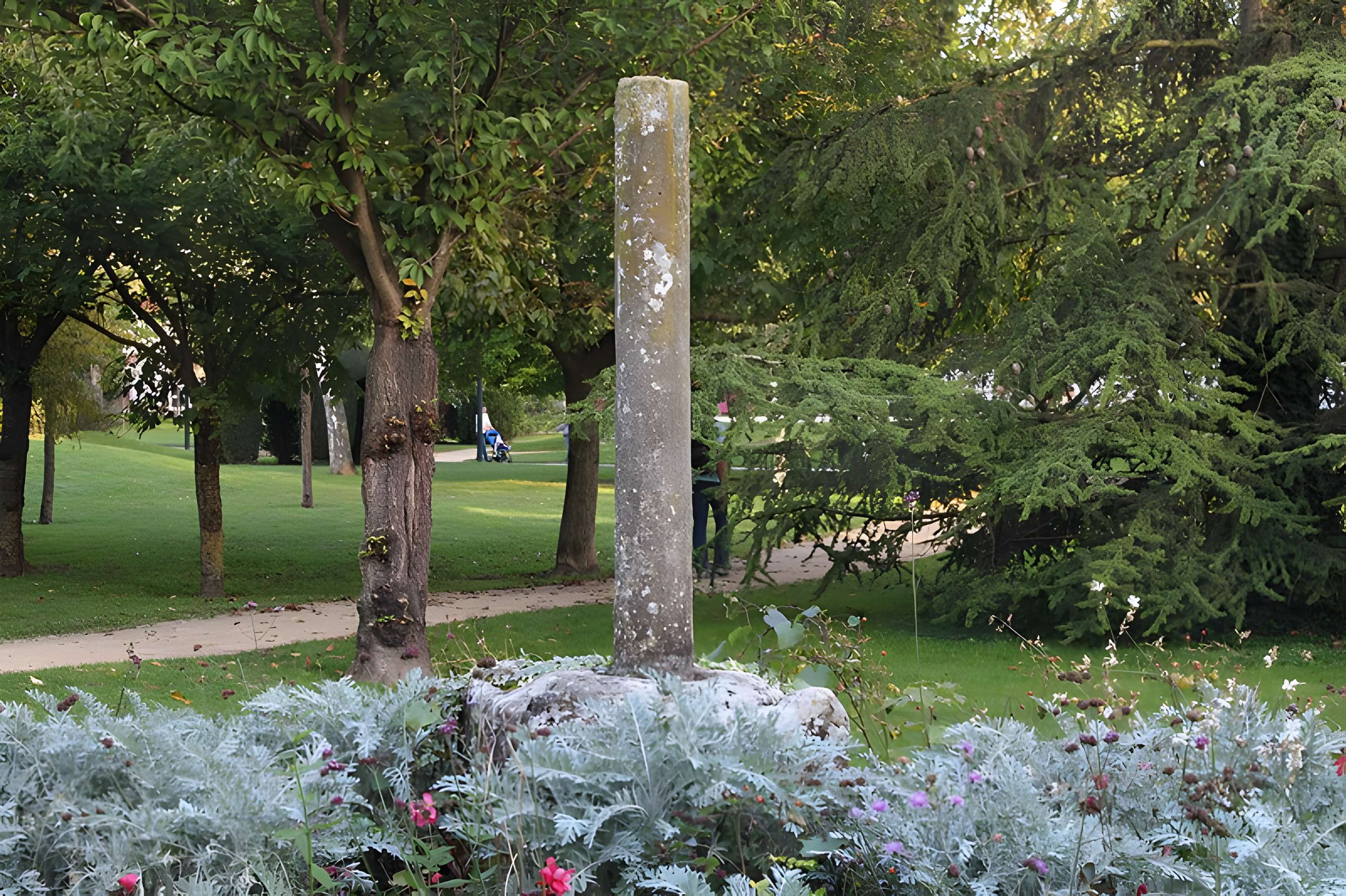 Monument dit de Chilpéric (restes)