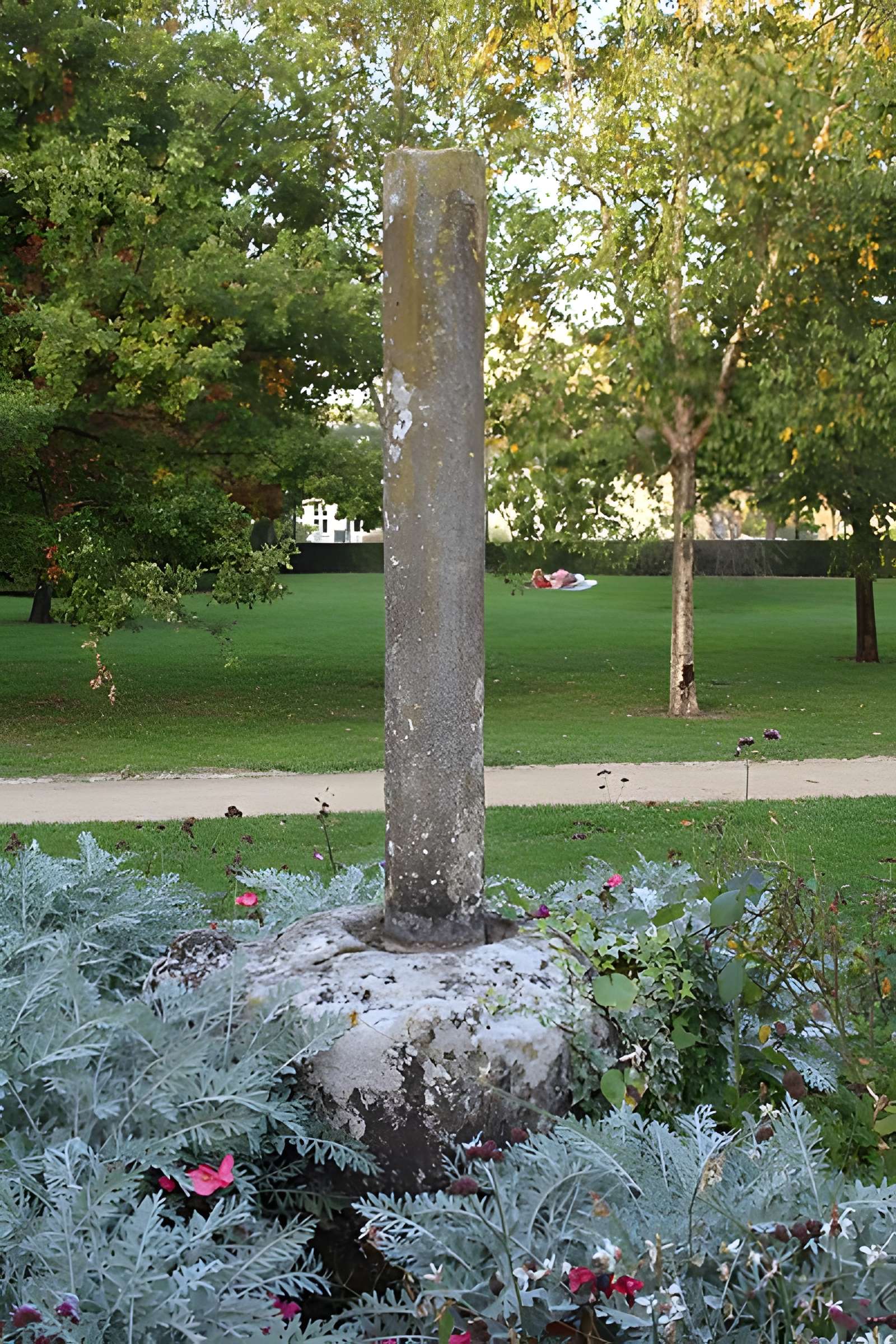Monument dit de Chilpéric (restes)