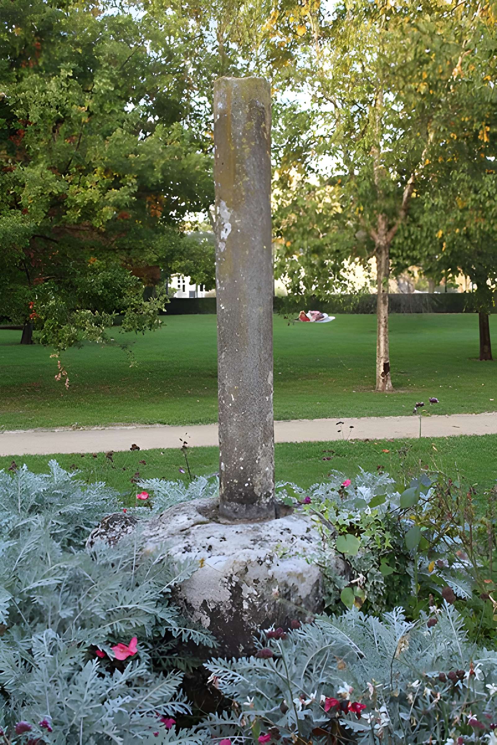 Monument dit de Chilpéric (restes)
