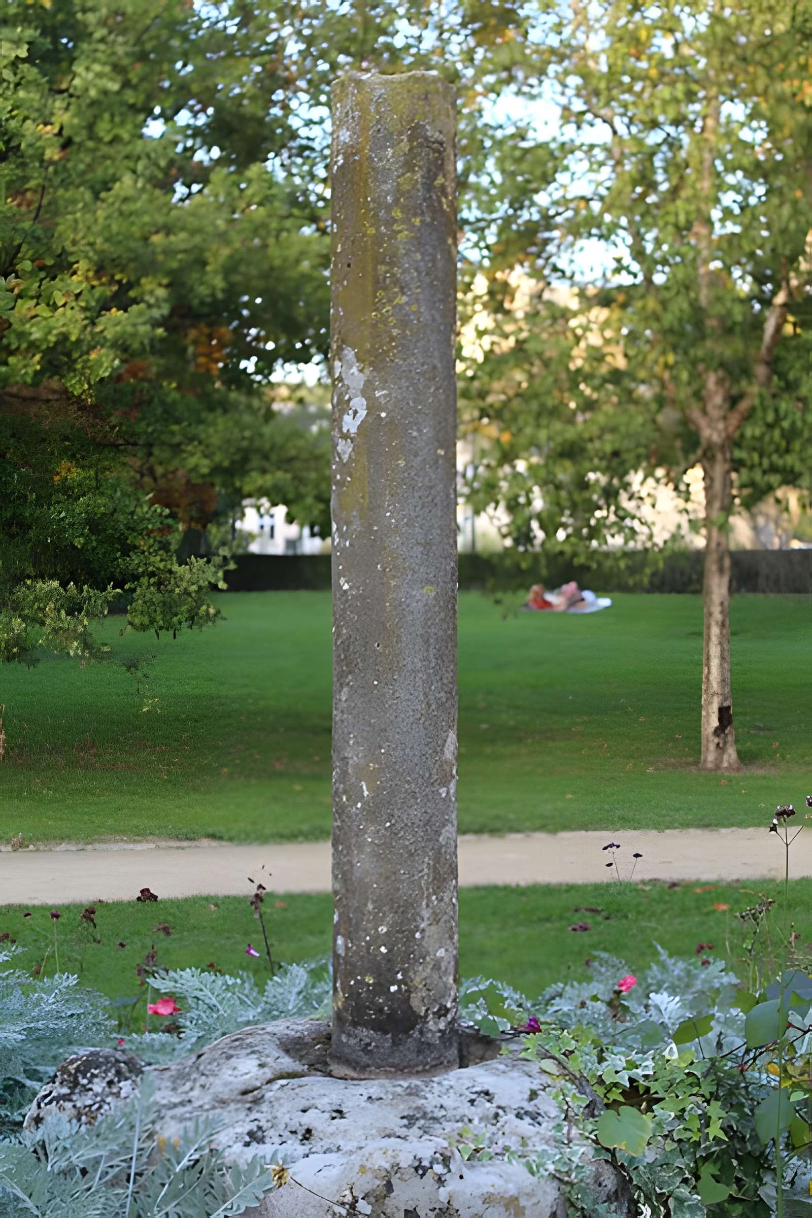 Monument dit de Chilpéric (restes)