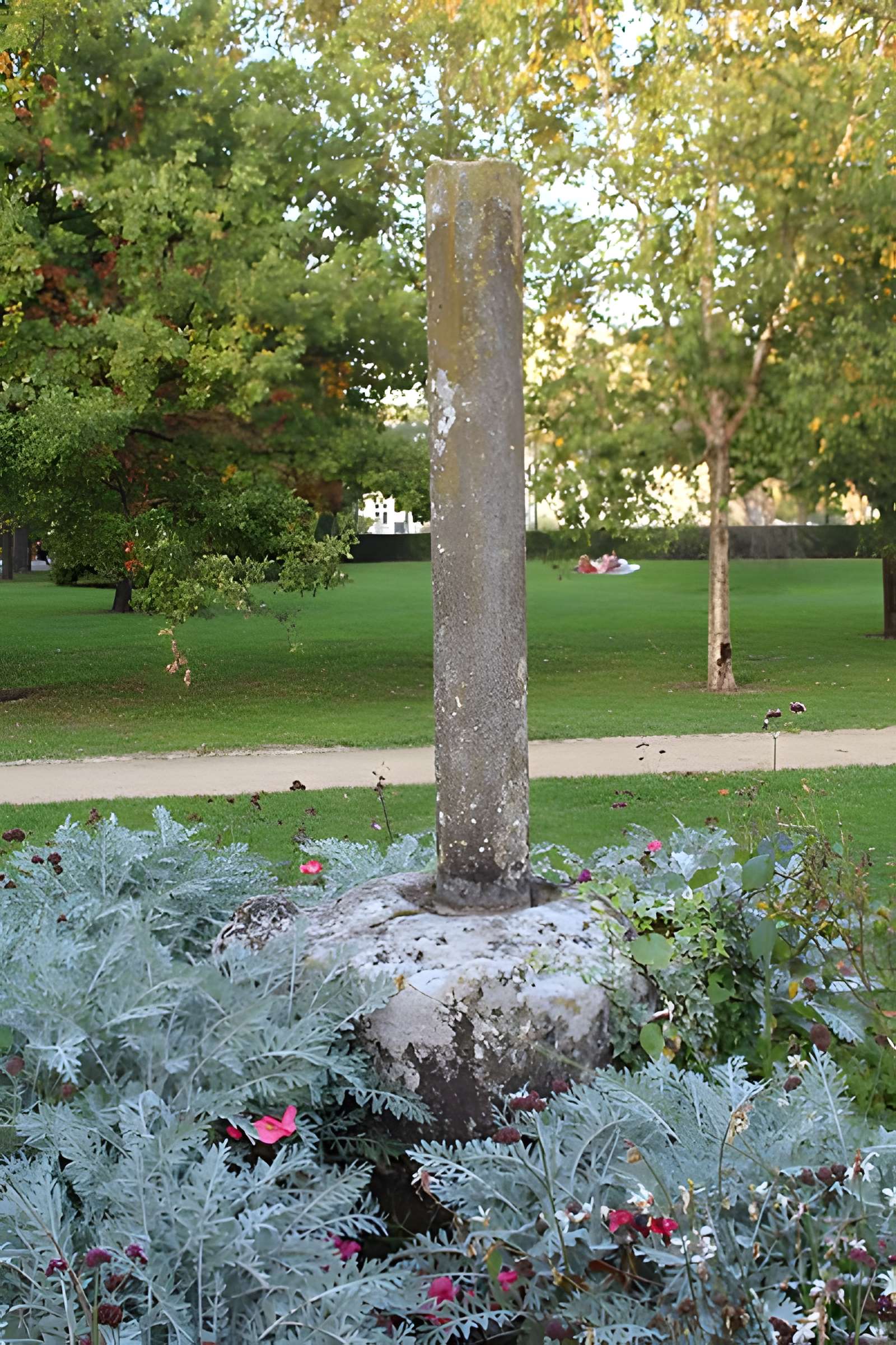 Monument dit de Chilpéric (restes)