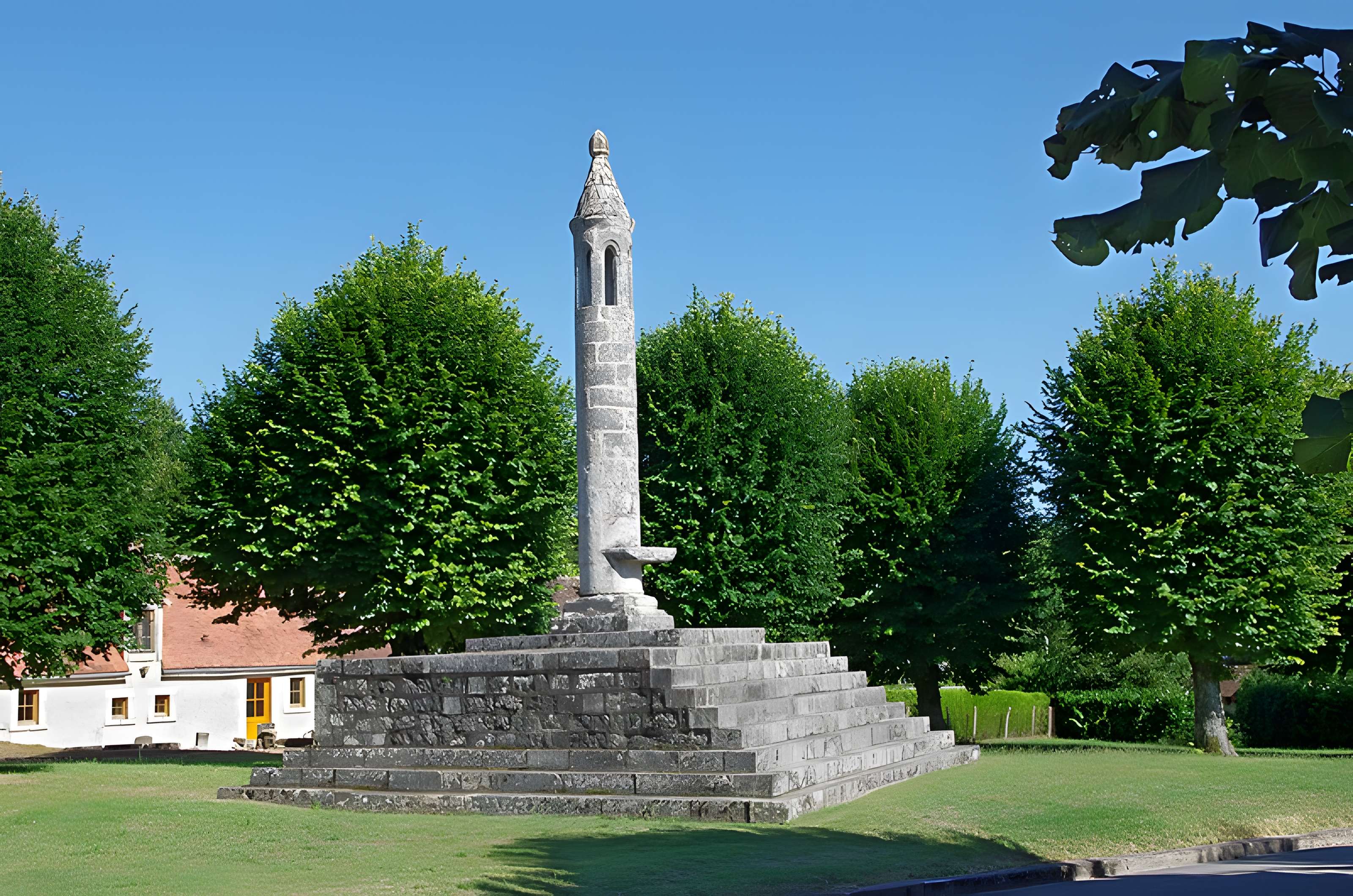 Lanterne des morts de Ciron
