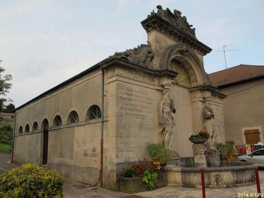 Photo de Lavoir et fontaine de Lacroix-sur-Meuse