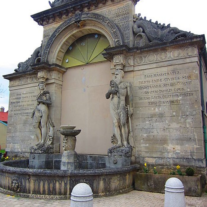 Photo de Lavoir et fontaine de Lacroix-sur-Meuse