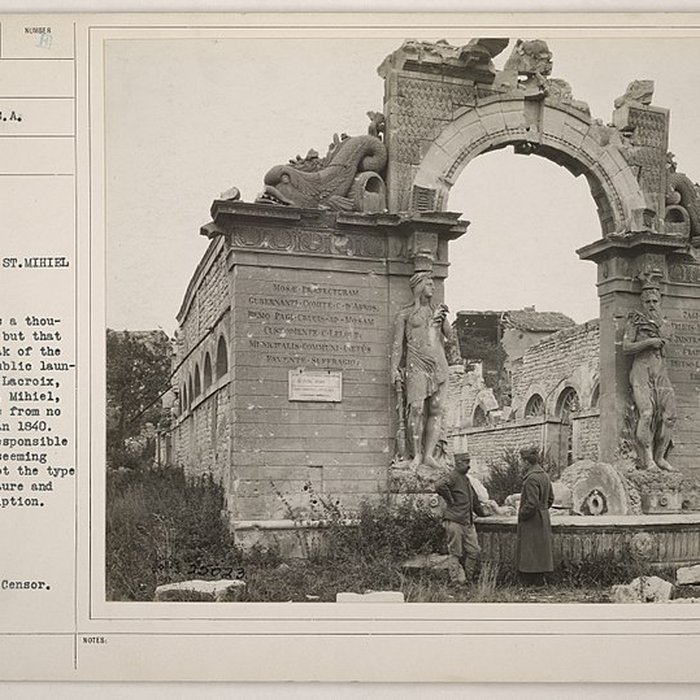 Photo de Lavoir et fontaine de Lacroix-sur-Meuse
