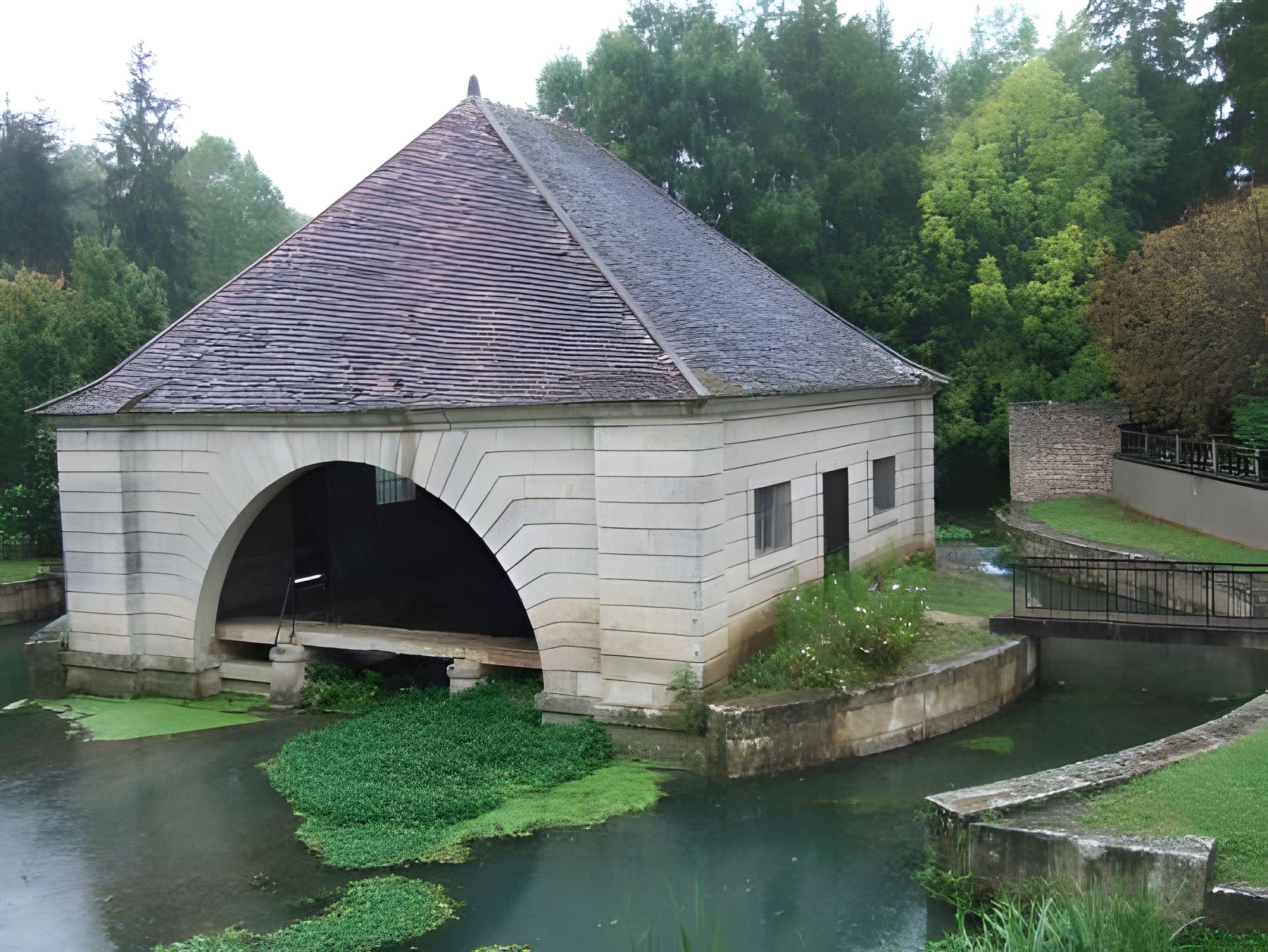 Lavoir de Voutenay-sur-Cure 