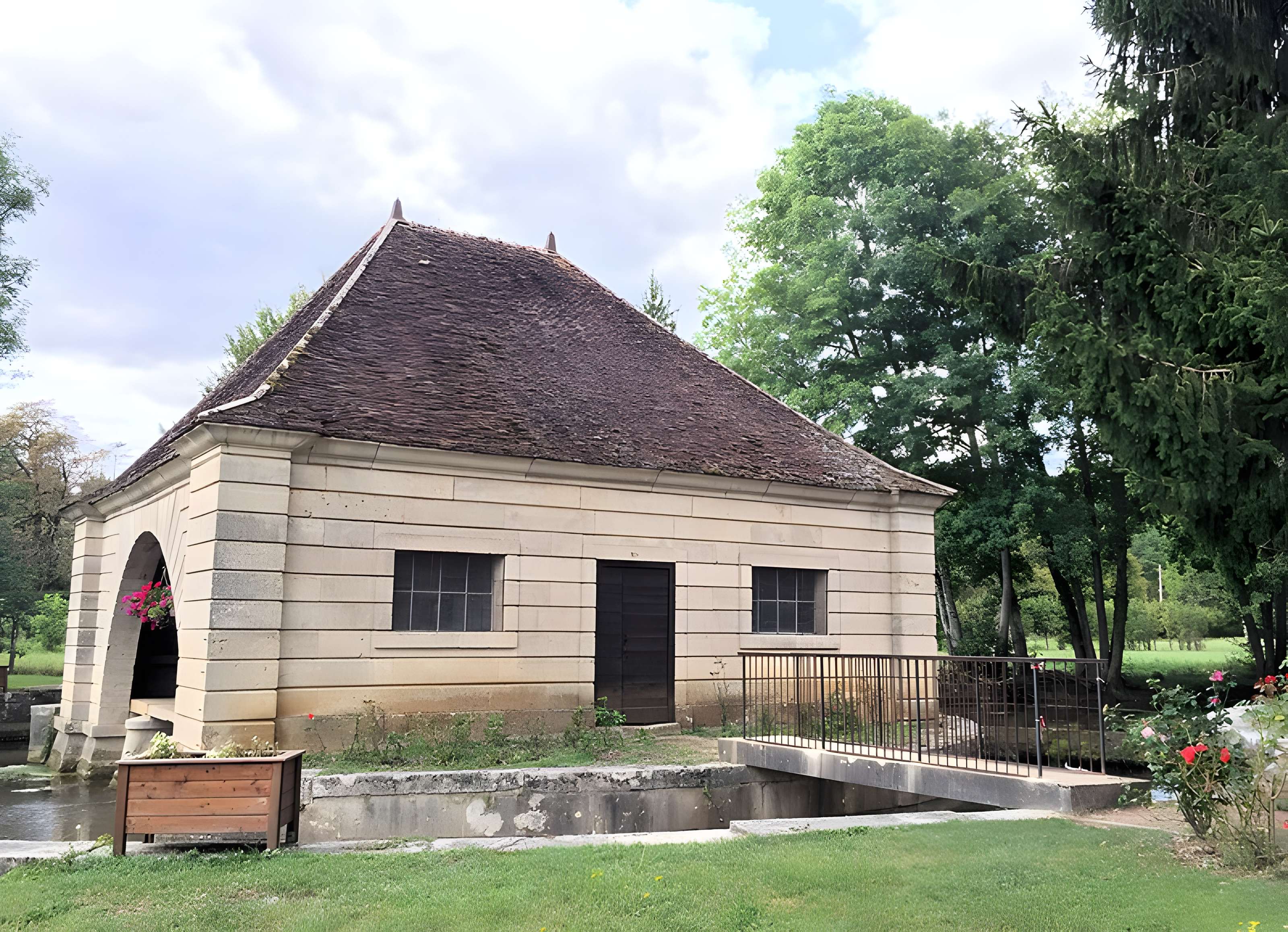 Lavoir de Voutenay-sur-Cure