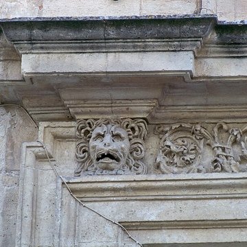 Livrée cardinalice de Canilhac à Villeneuve-lès-Avignon