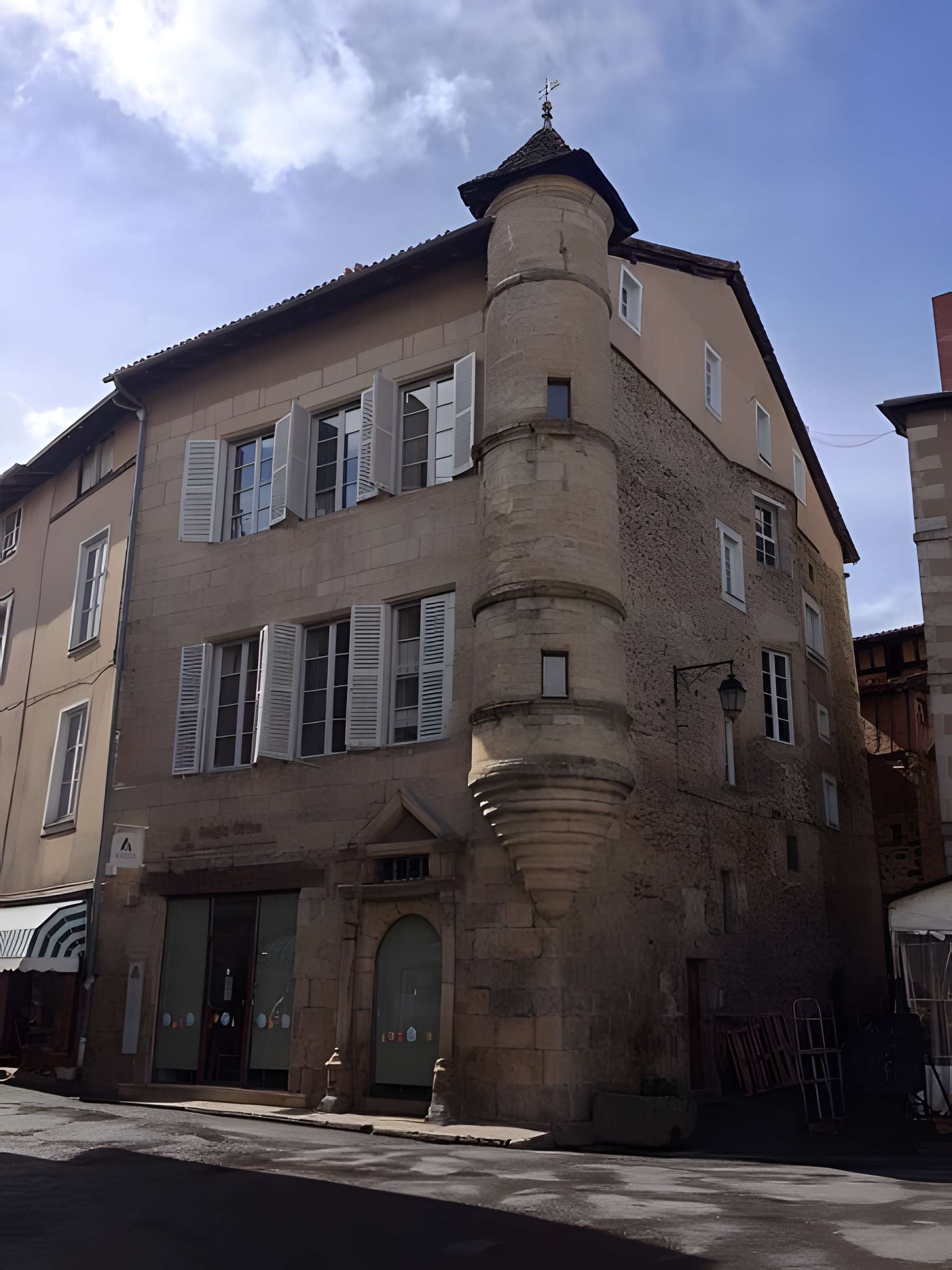 Logis 18 Place de la République à Saint-Léonard-de-Noblat