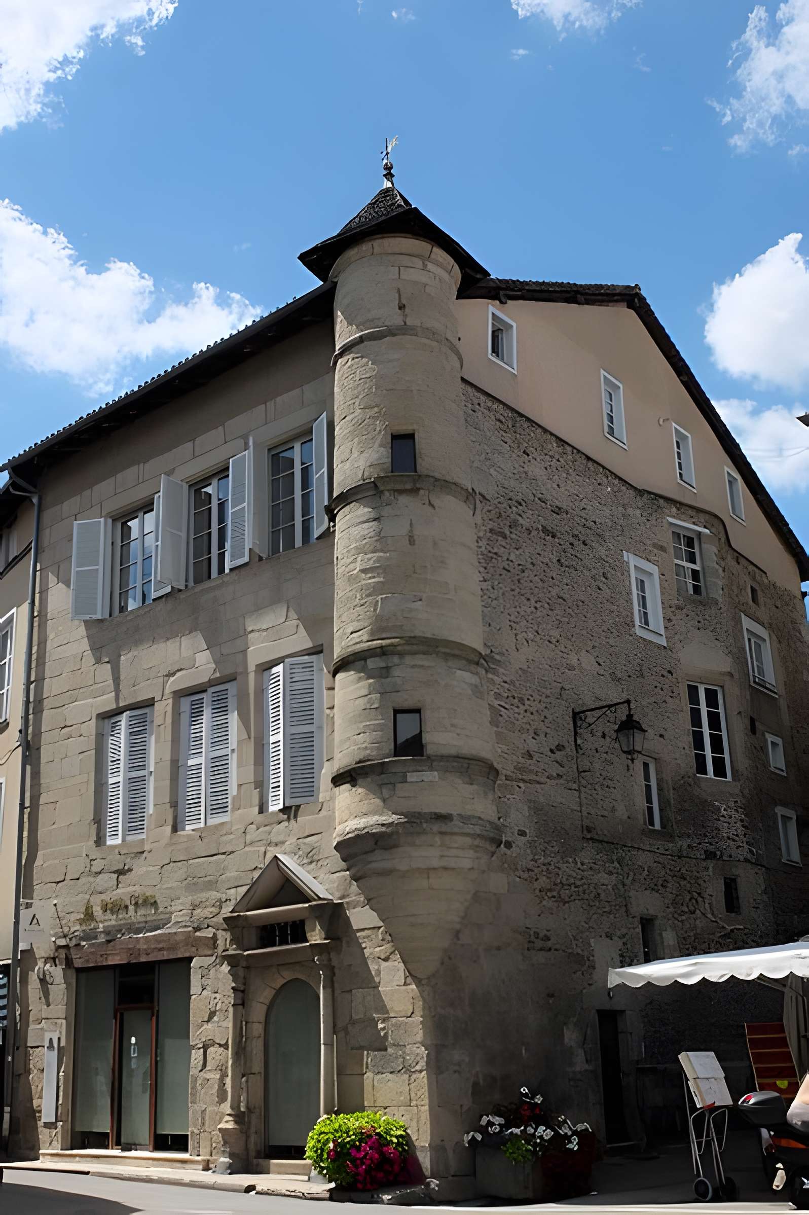 Logis 18 Place de la République à Saint-Léonard-de-Noblat