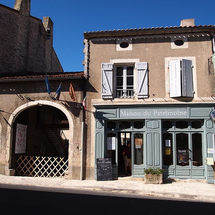 Photo de Logis de Marguerite de Valois à Tusson