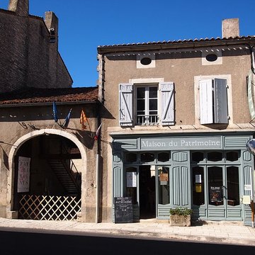 Logis de Marguerite de Valois à Tusson