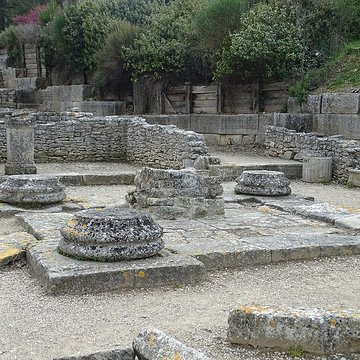 Fouilles du Glanum à Saint-Rémy-de-Provence