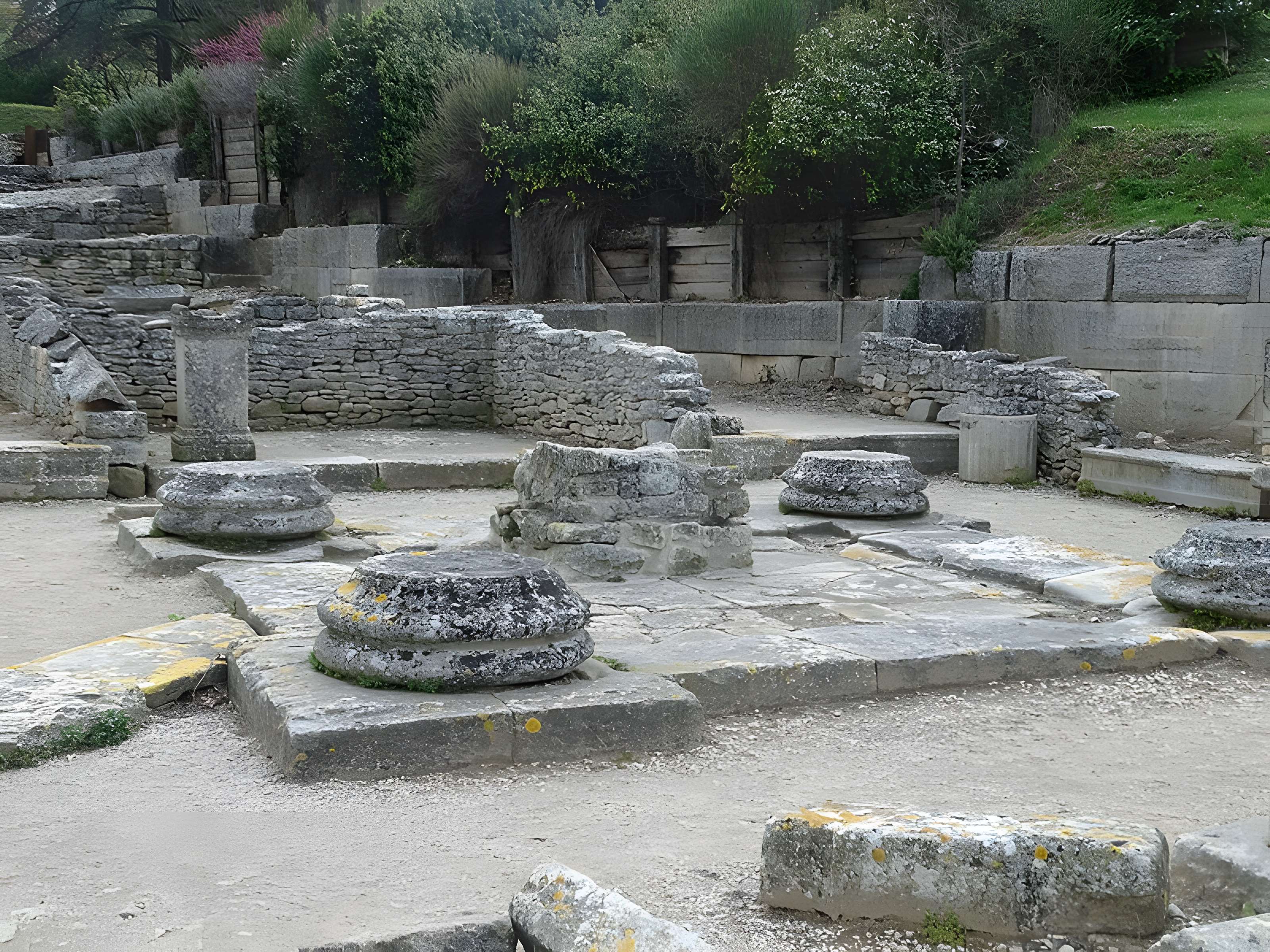 Fouilles du Glanum à Saint-Rémy-de-Provence